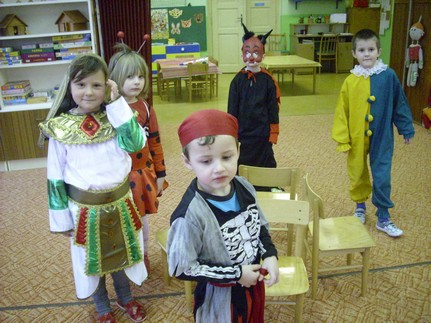 Maškarní MŠ 008.jpg