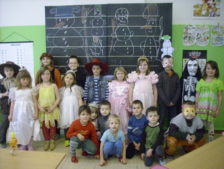 Maškarní 1. a 2. třída 004.jpg