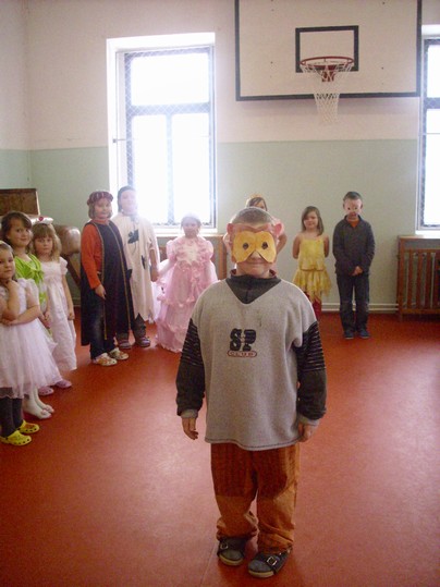 Maškarní 1. a 2. třída 013.jpg
