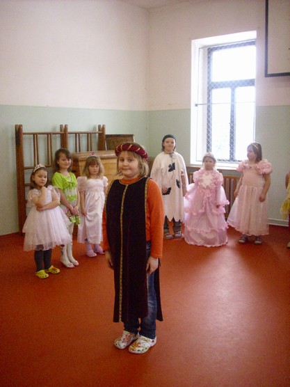 Maškarní 1. a 2. třída 014.jpg