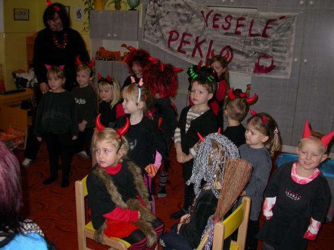 Mikulas a cert (2).JPG