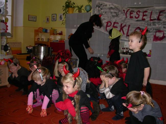 Mikulas a cert (3).JPG