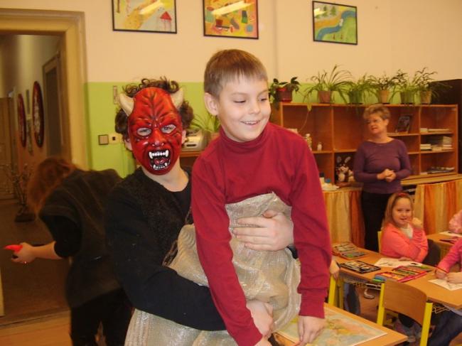 Mikuláš vMŠ a ZŠ 009.jpg