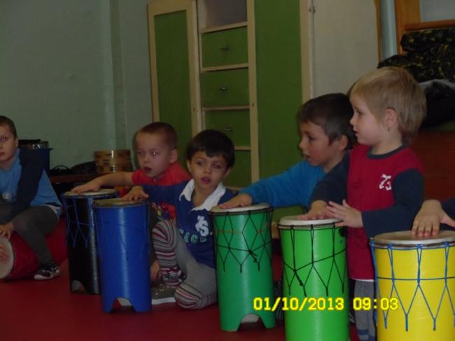 MŠ společné bubnování 10.1.2013 031.jpg