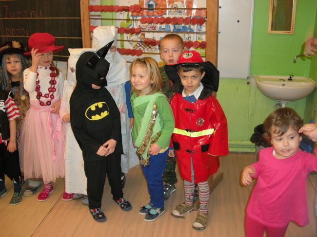 Maškarní v MŠ 2014 016.jpg