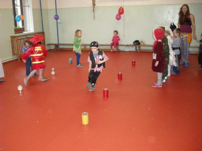 Maškarní v MŠ 2014 017.jpg