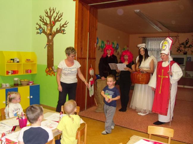 mikuláš v MŠ a ZŠ 005.jpg