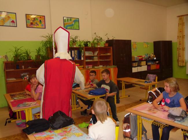 mikuláš v MŠ a ZŠ 012.jpg